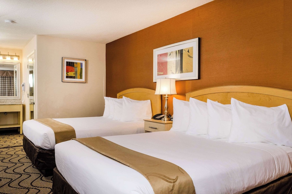 Standard Room, 2 Queen Beds, Non Smoking - Photo 1