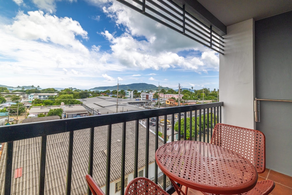 Deluxe Suite, 1 King Bed, Sea View - Photo 8