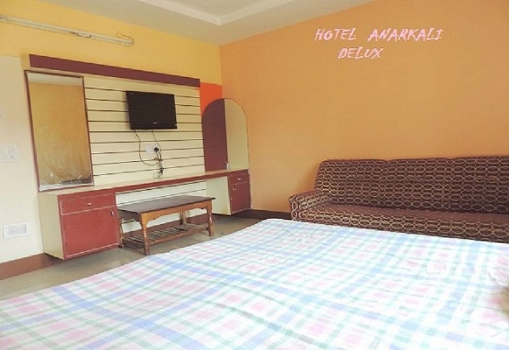 Deluxe Room, 1 Queen Bed photo 3