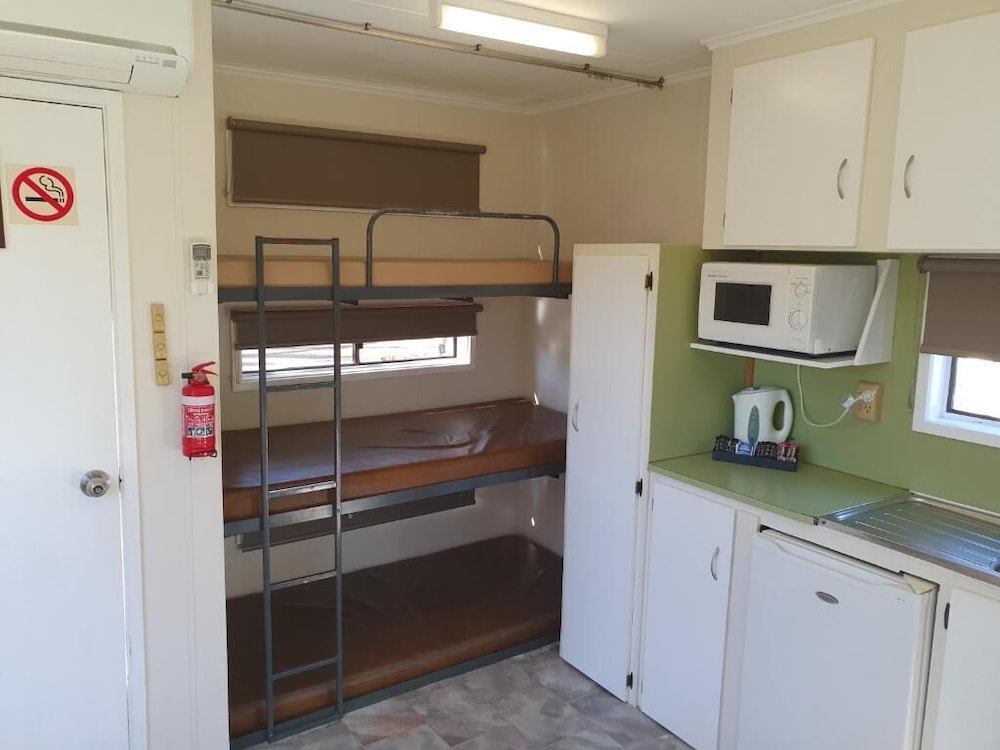 1 Bedroom, Kitchenette (Std Ensuite Cabin 3 Bunk - Bedding Not Included For Bunk Beds) photo 2