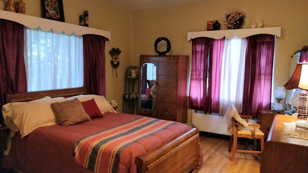Comfort Room, 1 Queen Bed, Non Smoking, Ensuite photo 1