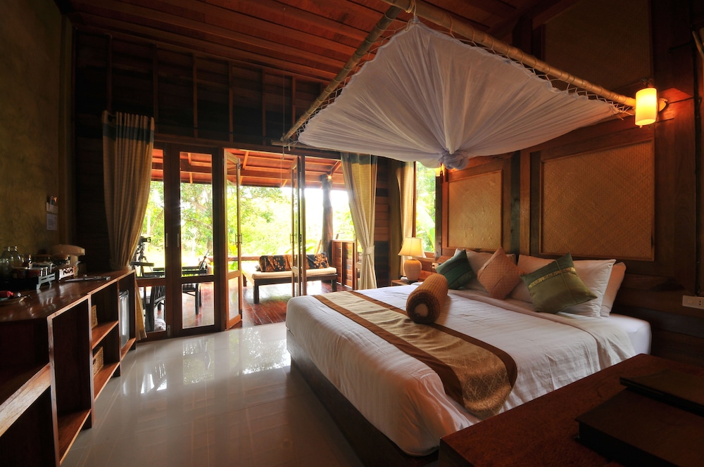 Deluxe Room, Pool View, Garden Area photo 2