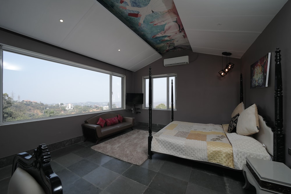 Ultra Luxury Suite with Mountain and Valley View - Photo 1