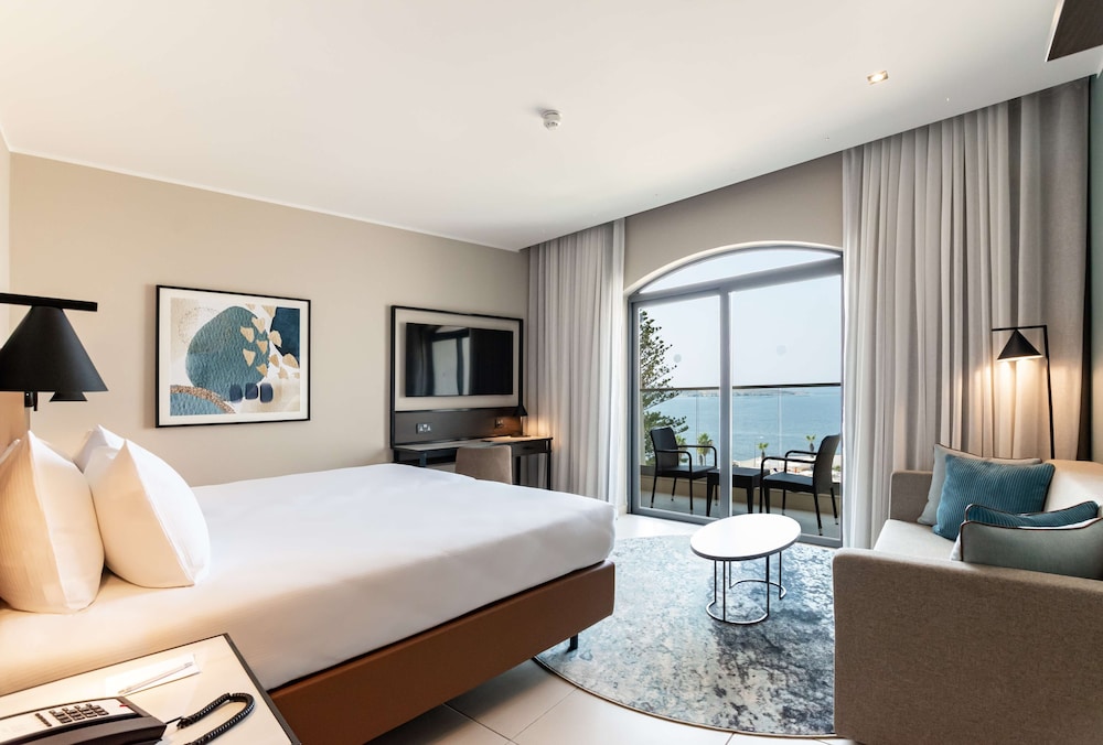 Deluxe Room, 1 Queen Bed, Sea View