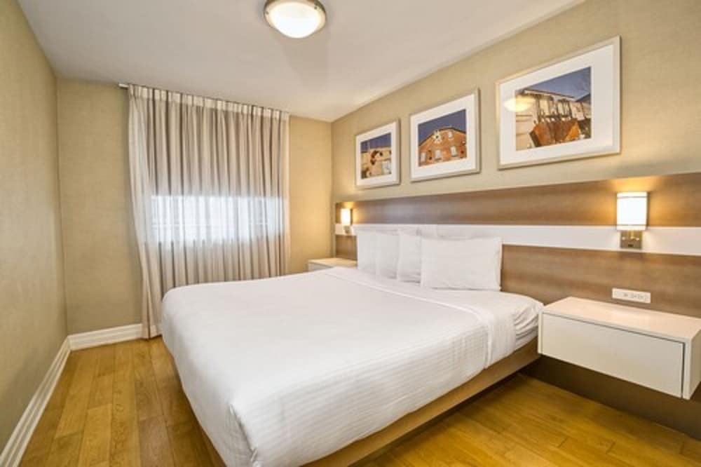 Suite, 2 Bedrooms - Photo 2