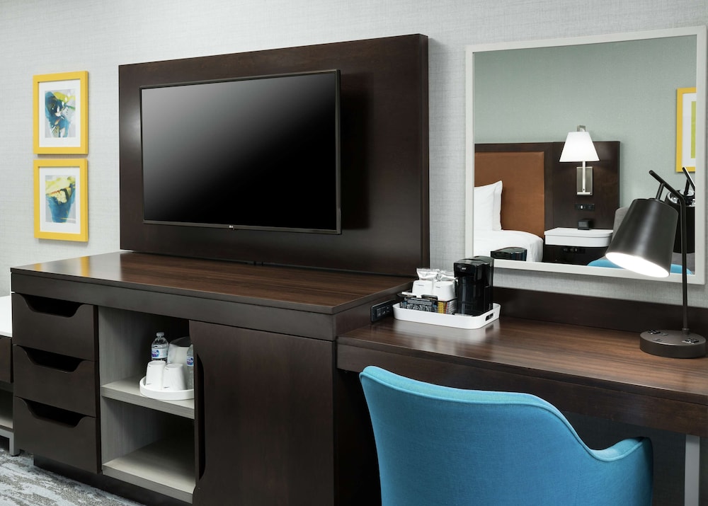 Suite, 1 King Bed with Sofa bed, Accessible (Roll-In Shower) - Photo 2