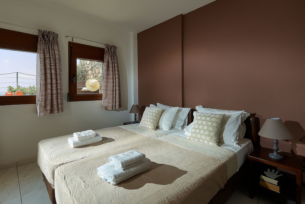 Villa, 3 Bedrooms, Private Pool, Oceanfront (Electra) photo 3