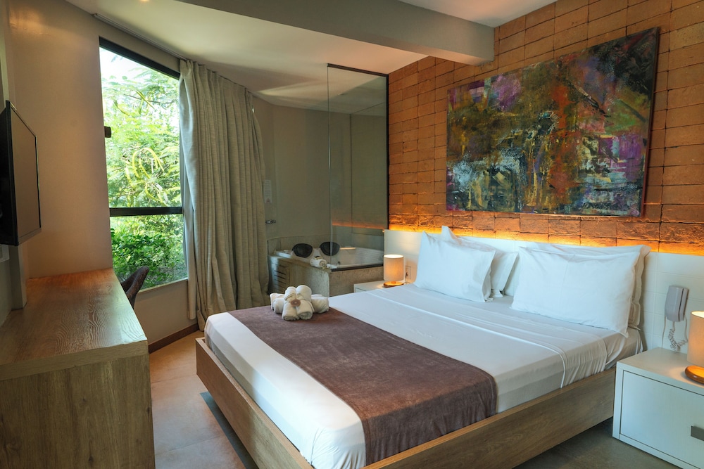 Deluxe Double Room, Jetted Tub photo 2