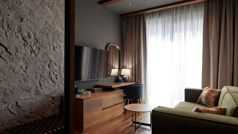 Junior Suite (Luxury) - Photo 5