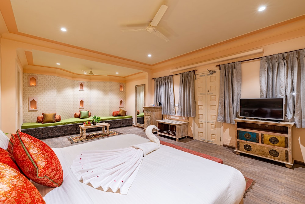 Room, Garden Area (with Lawn) - Photo 4