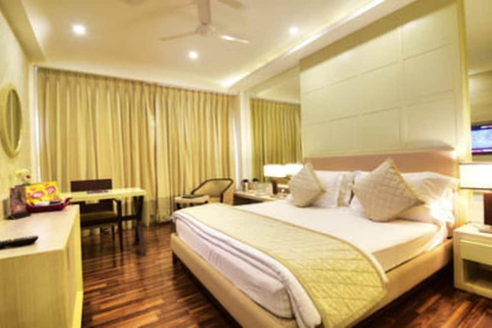Deluxe Room, 1 Double Bed, Non Smoking - Photo 1