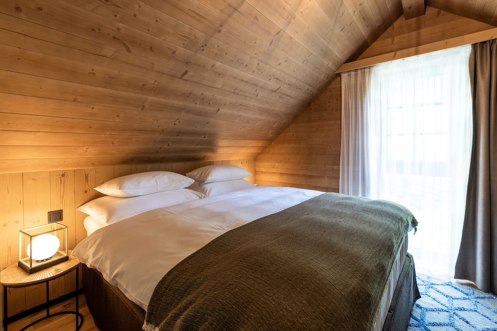 Luxury Chalet, 2 Bedrooms, Sauna, Mountain View