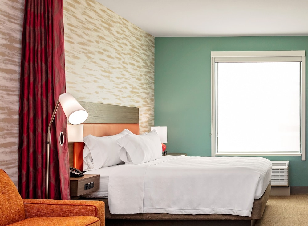 Studio, 1 King Bed, Accessible (Roll-In Shower) - Photo 3