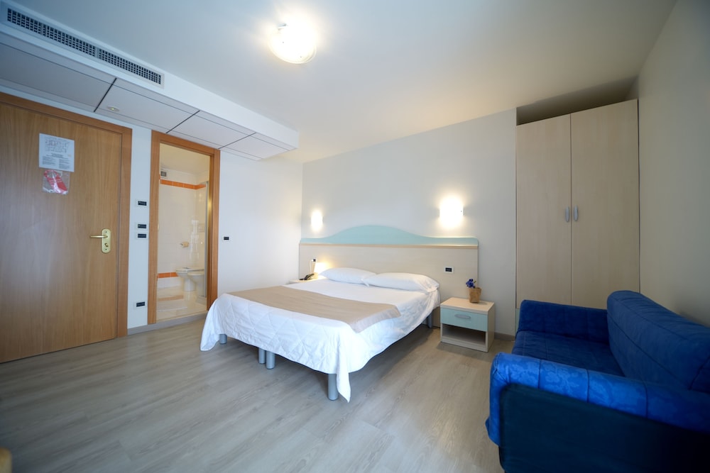 Triple Room photo 2