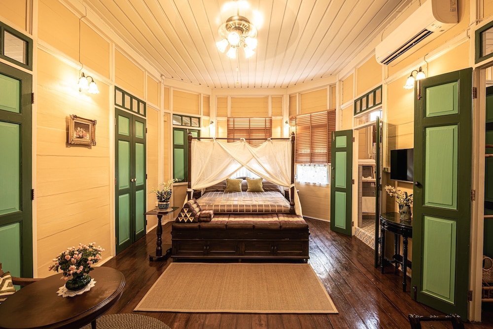 Family Suite, Multiple Beds, Non Smoking, Kitchenette photo 1