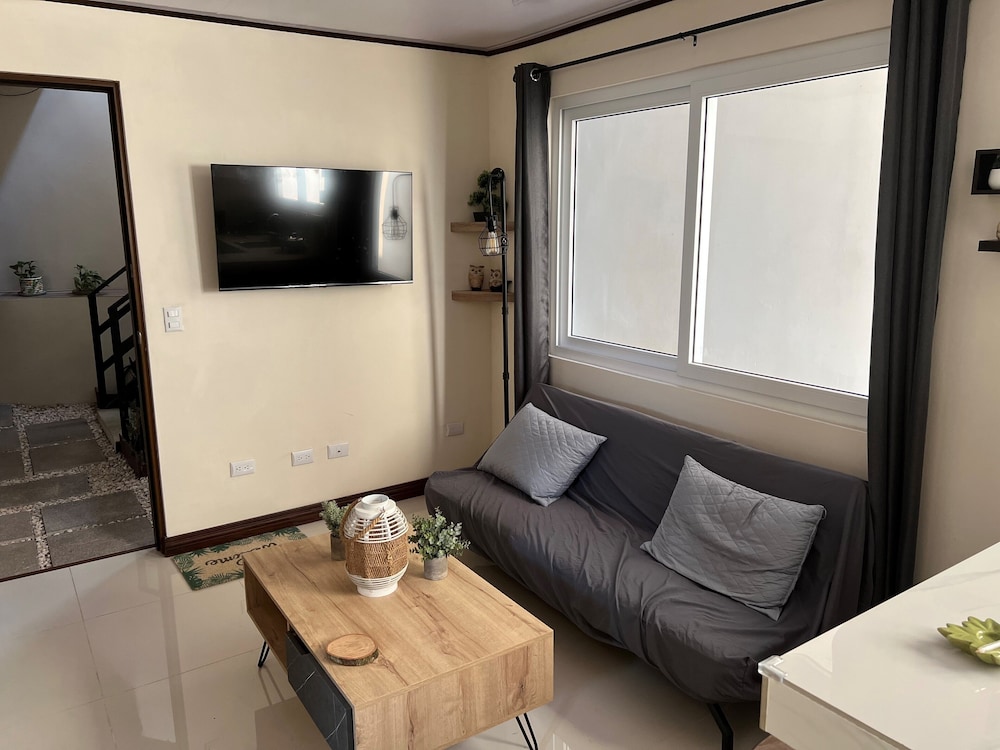 Apartment, 2 Bedrooms, Patio photo 1