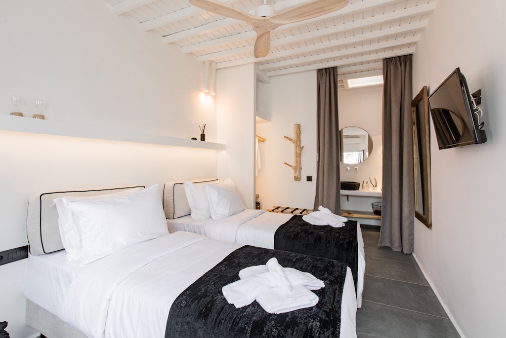 She Mykonos No7 photo 1
