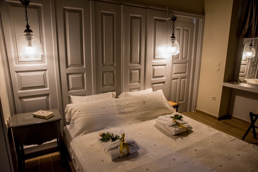 Deluxe Suite, 1 Bedroom, Bathtub, Executive Level photo 1