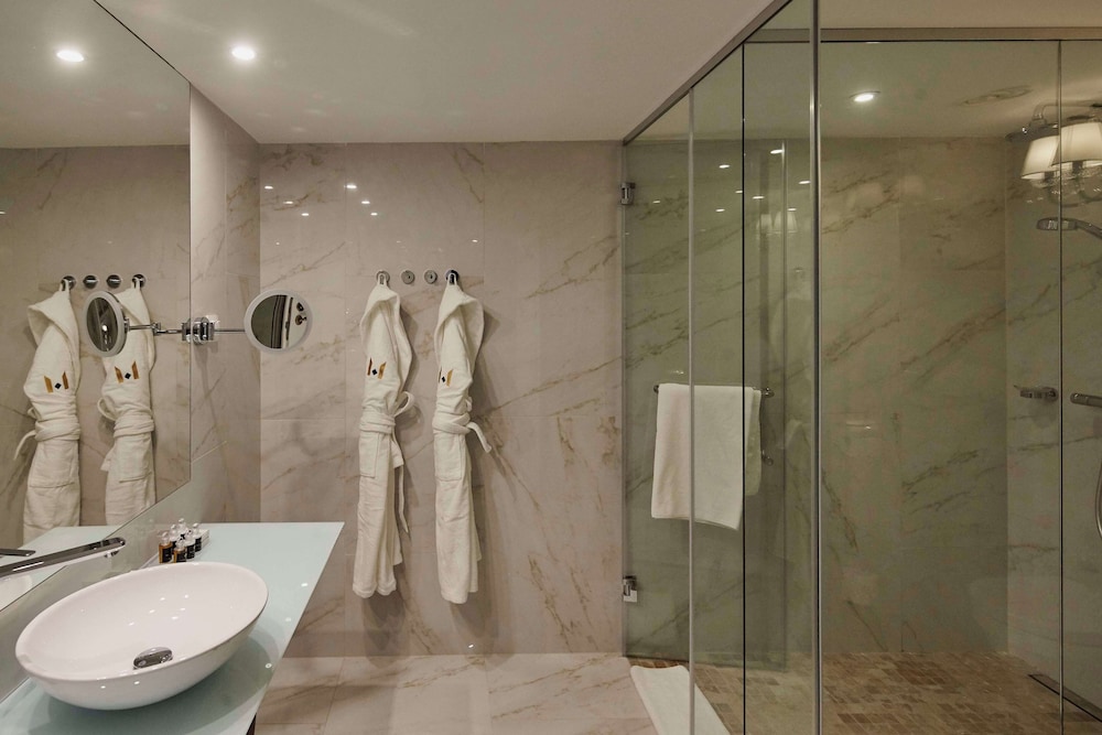 Suite, Multiple Beds (Mystery Suite with Sofa bed), photo 6