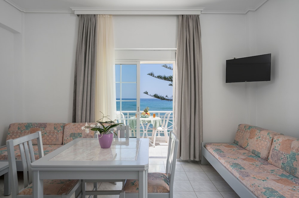 Studio, Partial Sea View