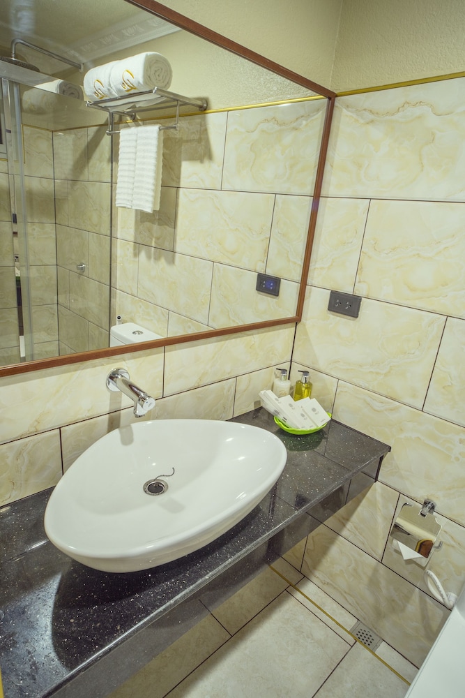 Superior Double Room, 1 King Bed, Non Smoking, Pool View - Photo 2