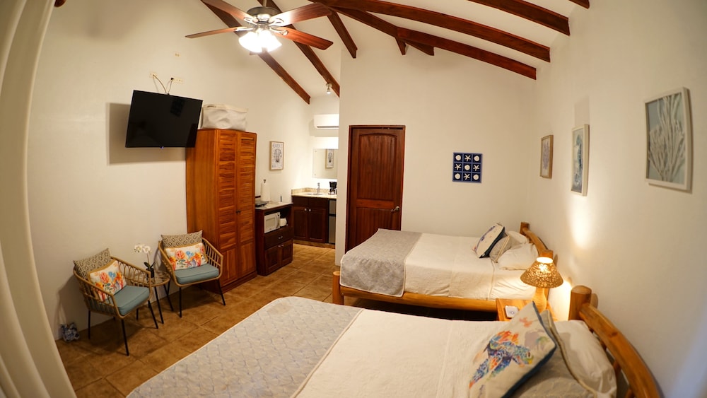 Deluxe Double Room, 2 Queen Beds, Kitchenette, Poolside