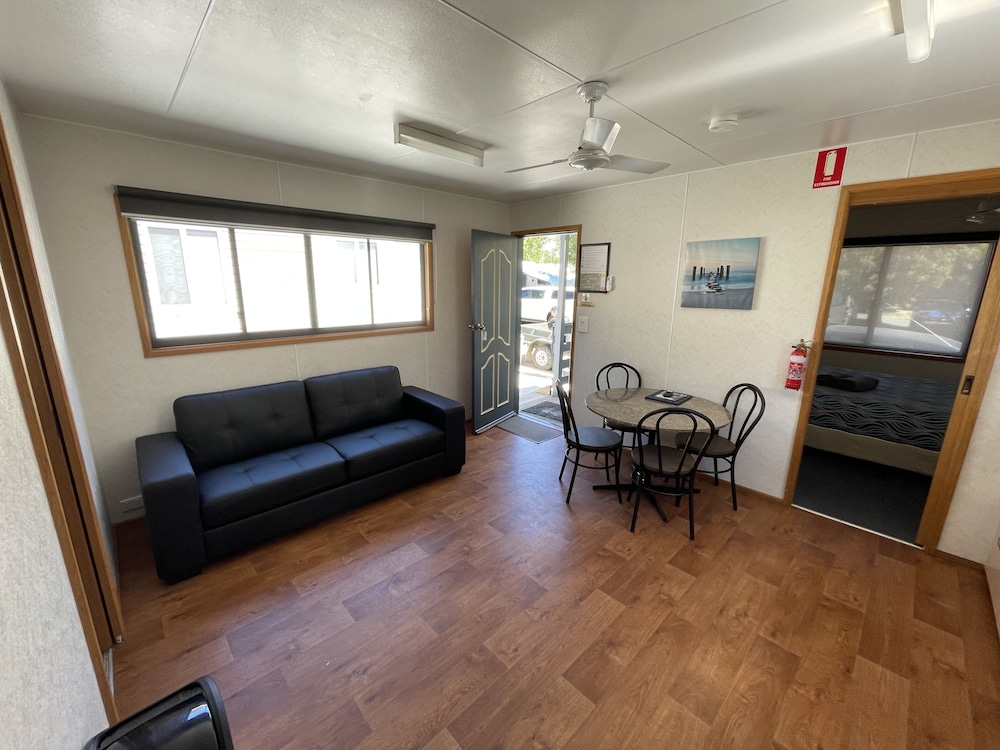 Executive Cabin with Ensuite photo 3