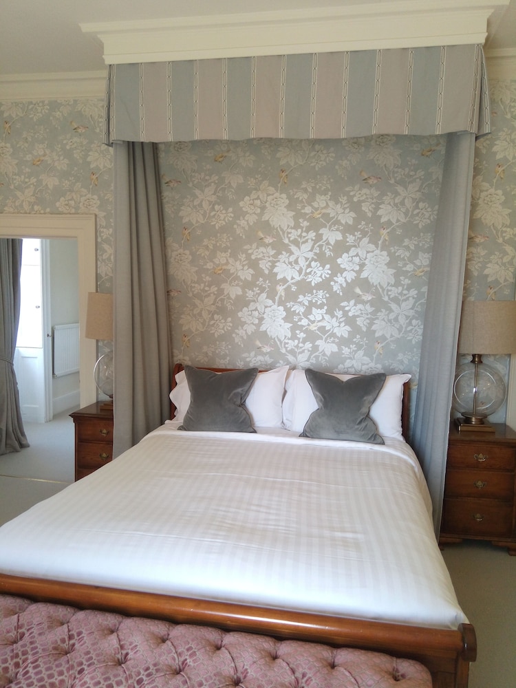 Honeymoon Suite