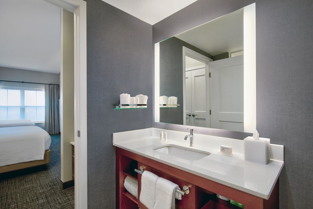 Suite, 1 King Bed - Photo 2