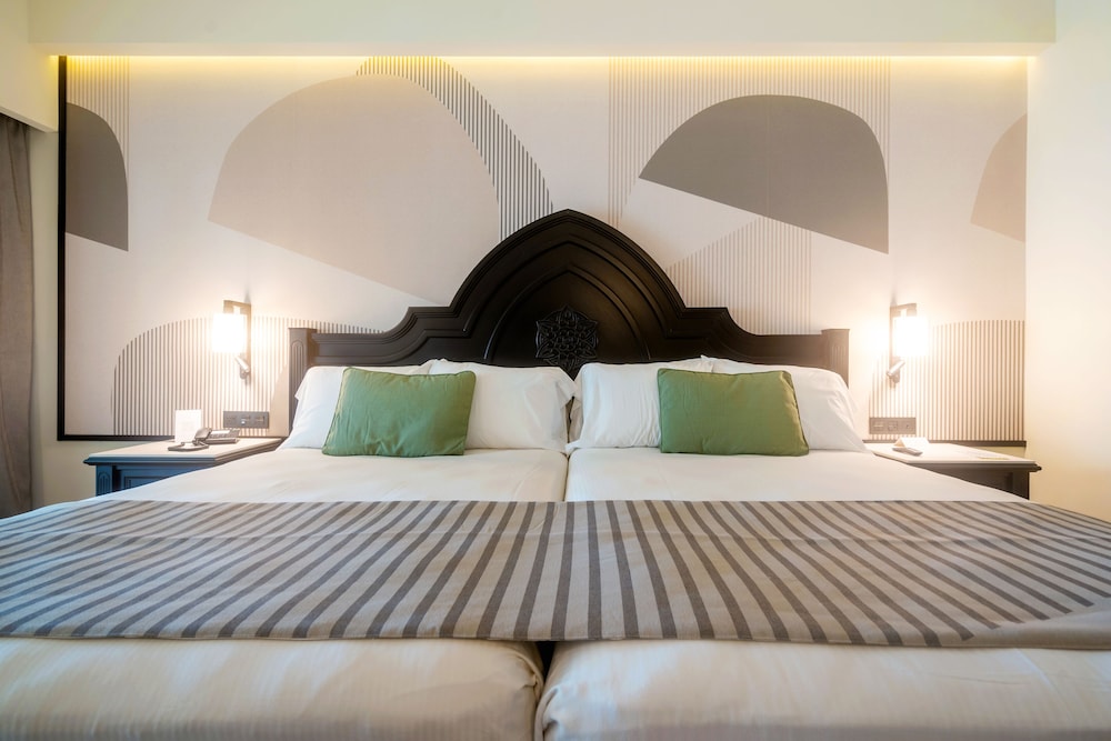 Family Suite, 2 Bedrooms, Partial Ocean View (B2C-US) photo 3