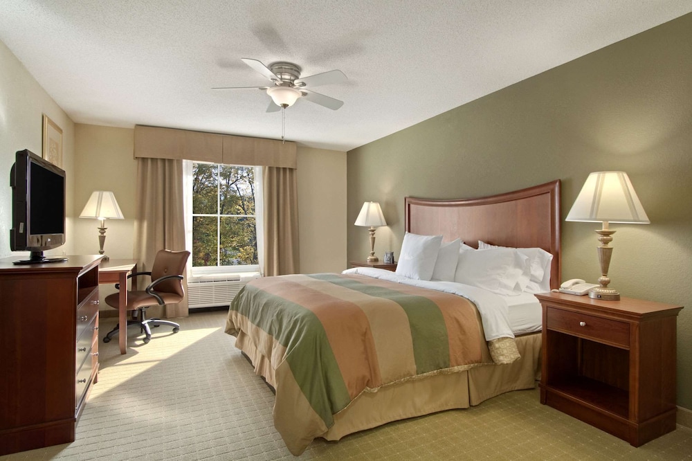 Suite, 1 King Bed, Accessible (Hearing) - Photo 1