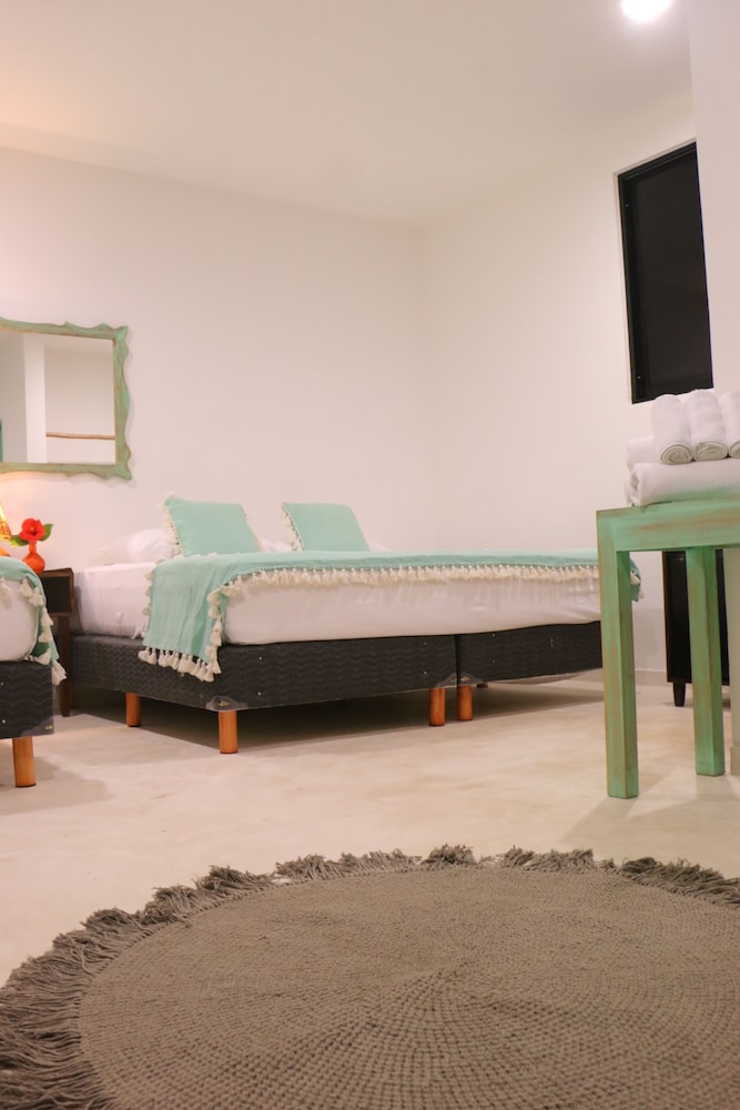 Basic Quadruple Room, Private Bathroom - Photo 11