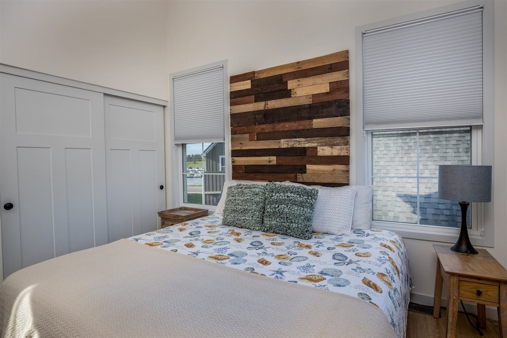 House, 1 King Bed (Bow Wow on the River) photo 1