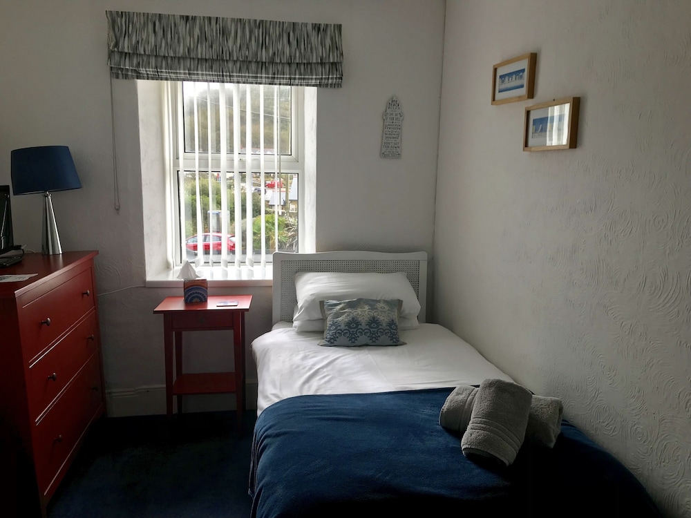 Single Room With Shared Bathroom photo 1