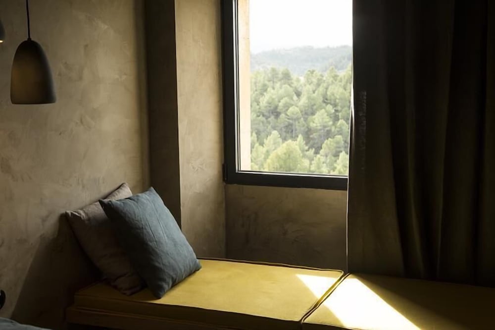 Double Room, 1 King Bed (ER2)