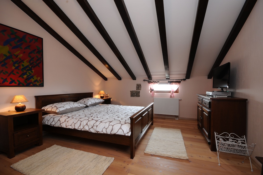 Villa photo 2