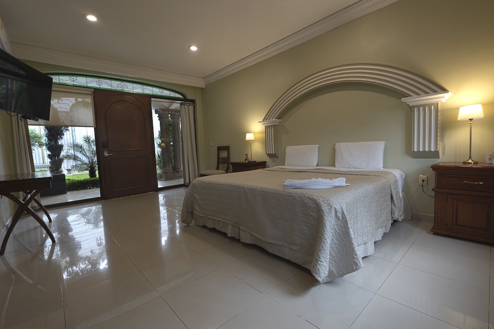 Comfort Suite, 1 King Bed, Accessible photo 1
