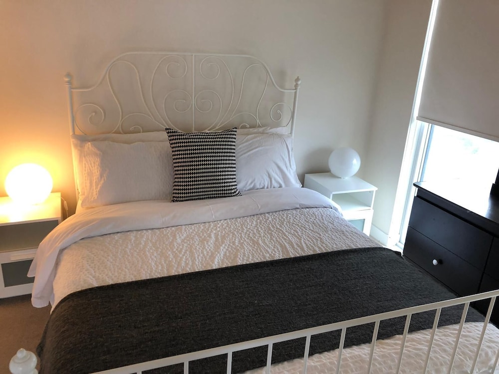 Luxury Condo, 2 Bedrooms, Accessible, City View