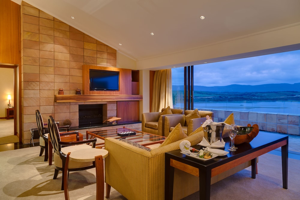 Presidential Suite with Lagoon View photo 3