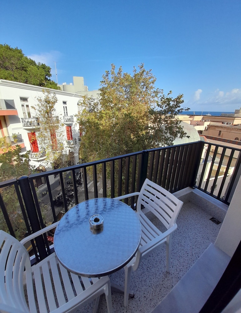 Deluxe Junior Suite | City View - Photo 6