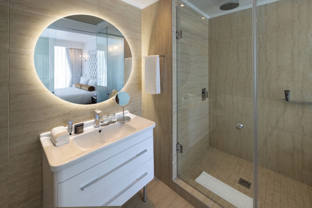 Executive Suite, 2 Bedrooms - Photo 3