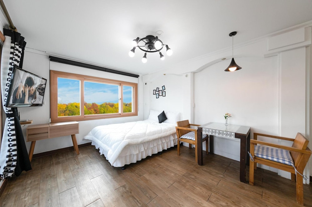Basic Room, 1 Bedroom (Rosemary 203(Ocean View)) - Photo 2