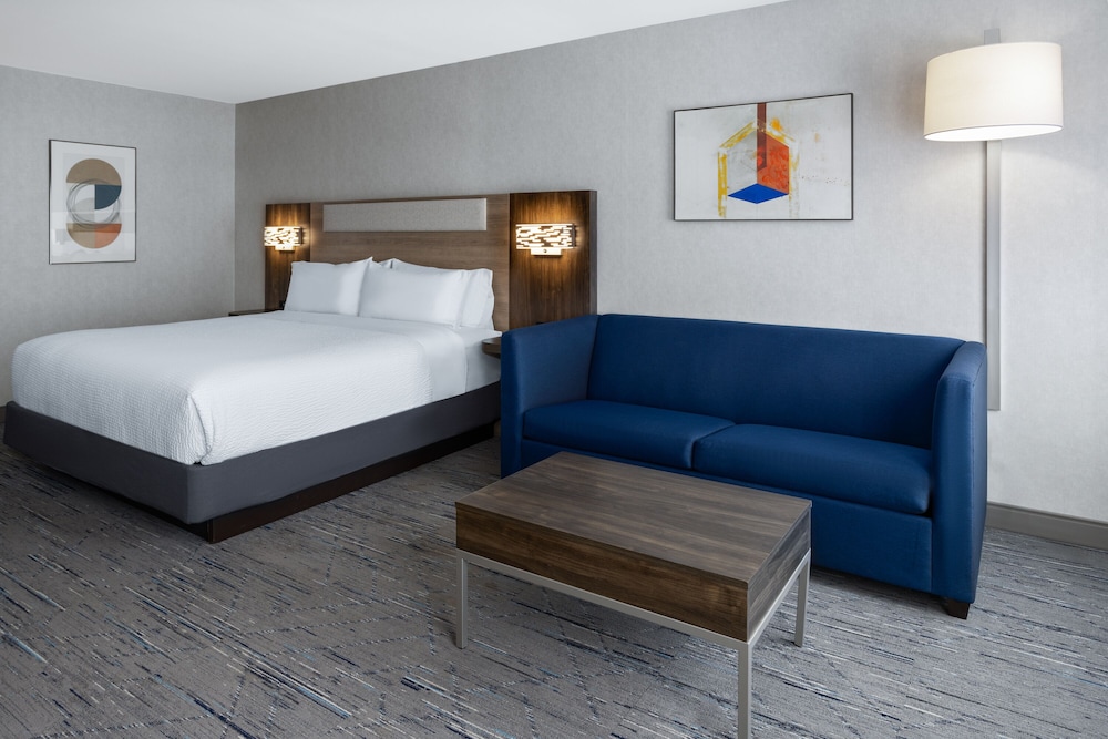 Suite, 1 King Bed with Sofa bed, Accessible (Communications) photo 2