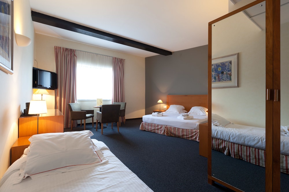 Premium Double or Twin Room photo 1