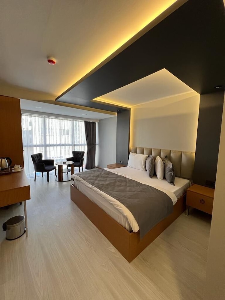 Comfort Suite, 1 Queen Bed photo 1