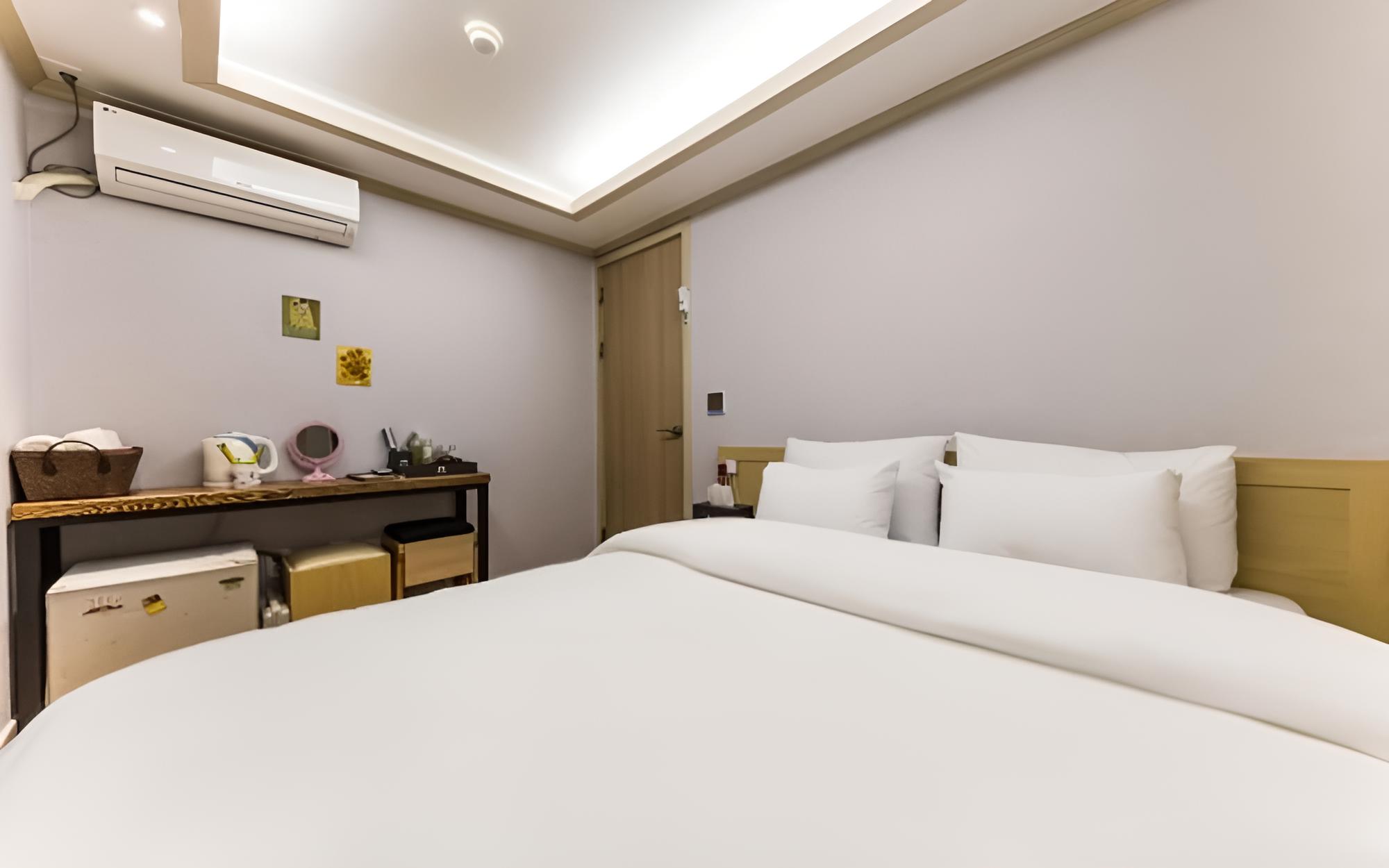 Room (General room large room (no parking))