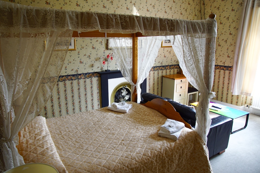 Four-Poster Room photo 3