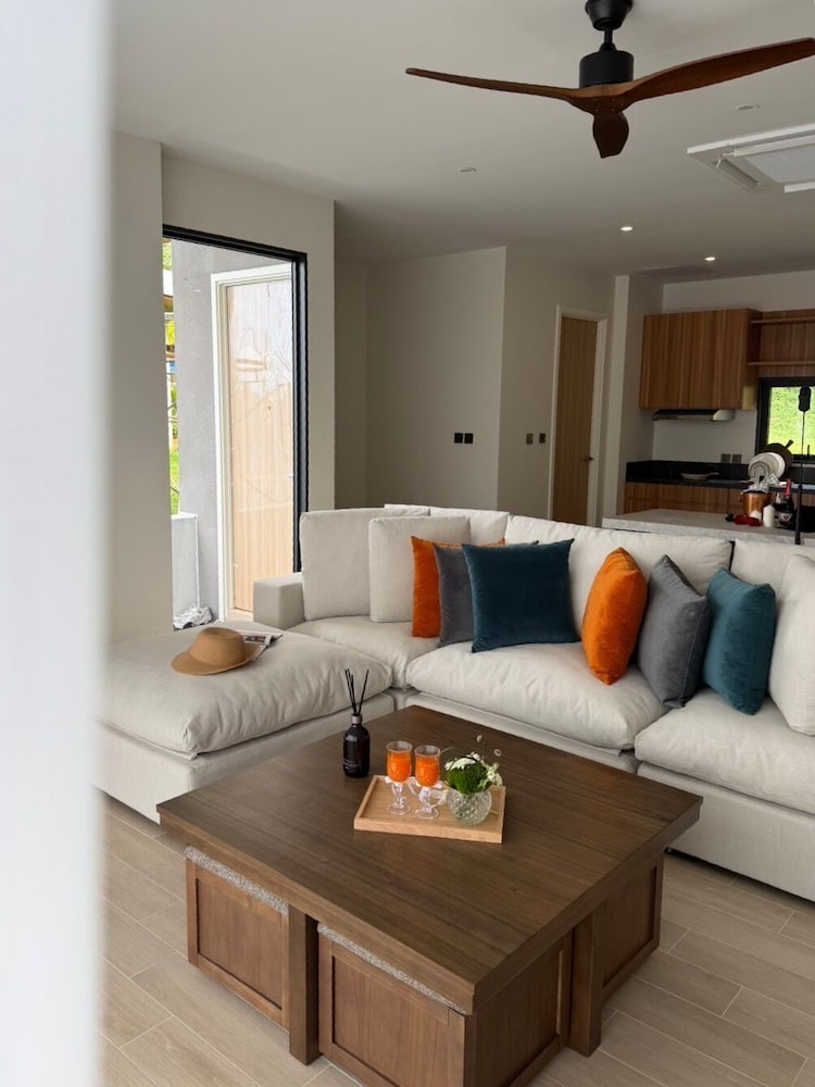 Family Villa, Hill View