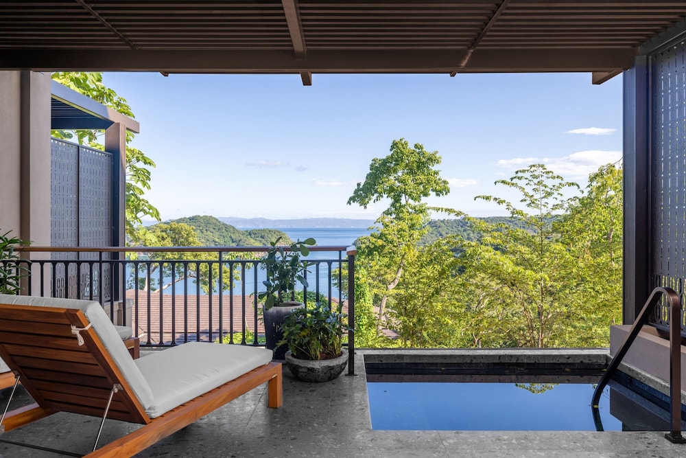 Basic Room, 2 Queen Beds, Ocean View photo 1