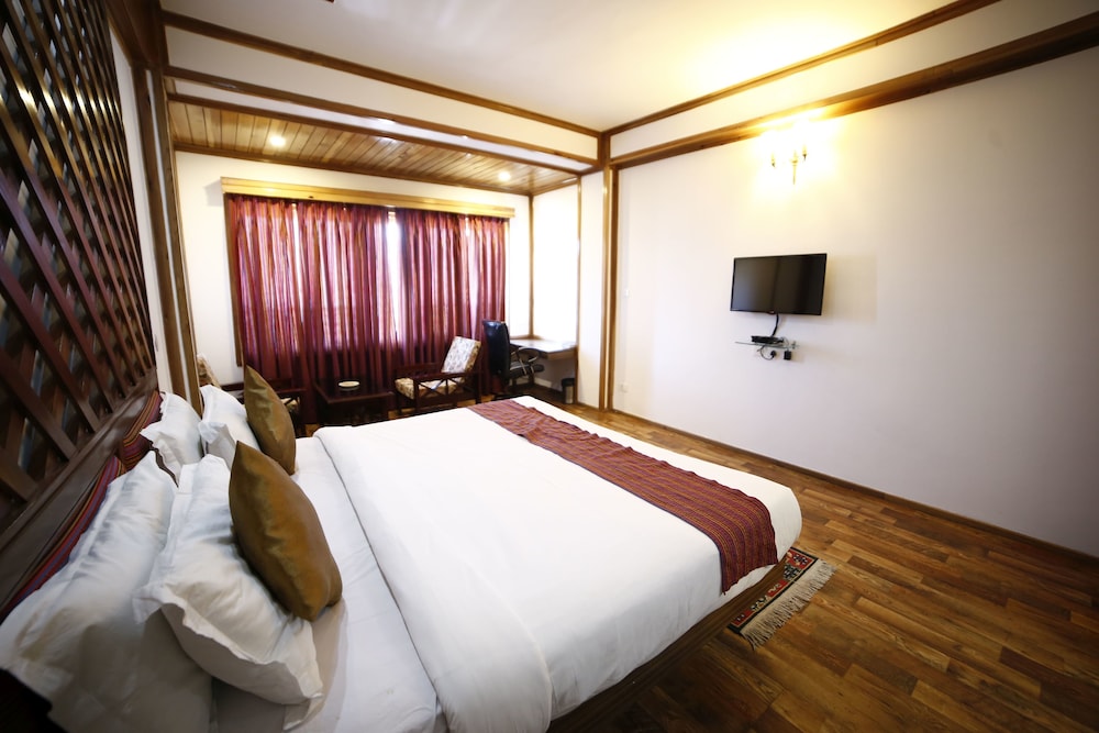Premium Double or Twin Room, 1 Double Bed, Smoking, Mountain View photo 2